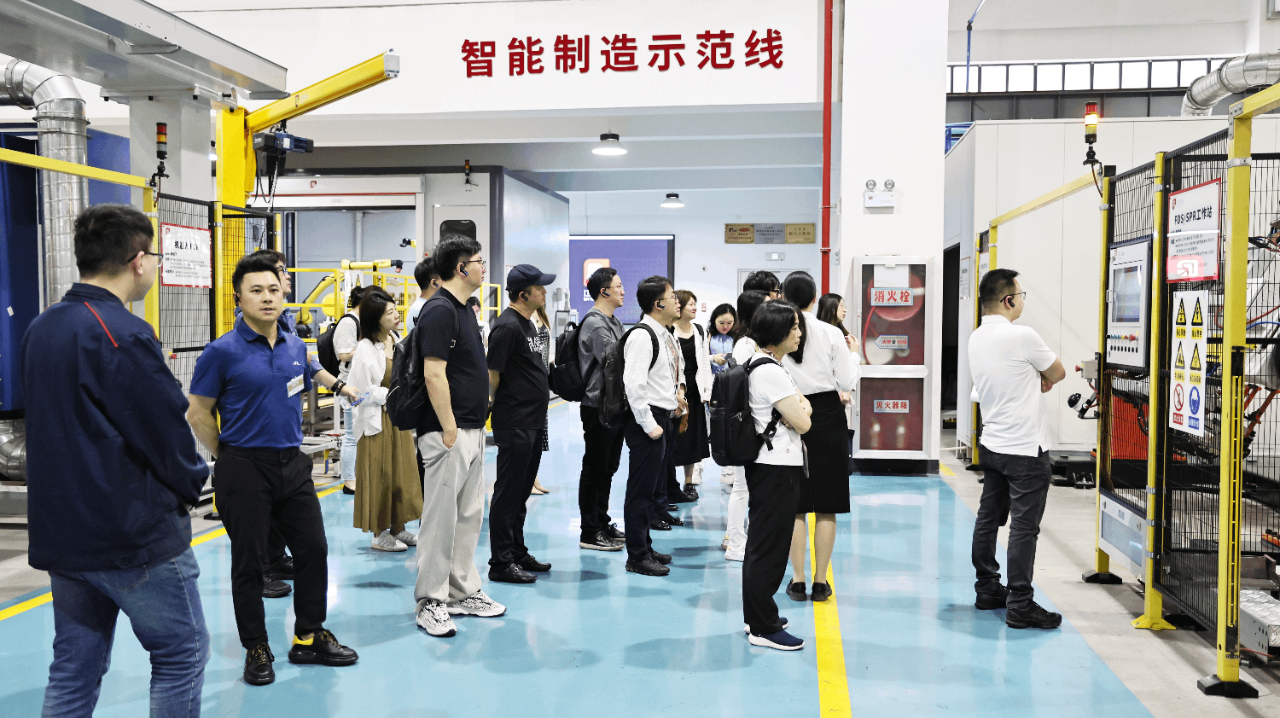 中欧国际工商学院EMBA2022级国内实境课程走进AG旗舰厅