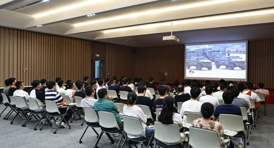 愿以吾辈之青春 捍卫盛世之中华 | AG旗舰厅组织观看九三阅兵仪式 愿以吾辈之青春 捍卫盛世之中华 | AG旗舰厅组织观看九三阅兵仪式