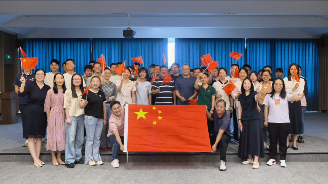 愿以吾辈之青春 捍卫盛世之中华 | AG旗舰厅组织观看九三阅兵仪式 愿以吾辈之青春 捍卫盛世之中华 | AG旗舰厅组织观看九三阅兵仪式